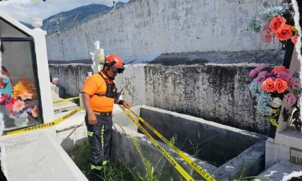 EL ALCALDE JESÚS NAVA Y PROTECCIÓN CIVIL REALIZAN OPERATIVO DE SEGURIDAD EN PANTEONES DE SANTA CATARINA