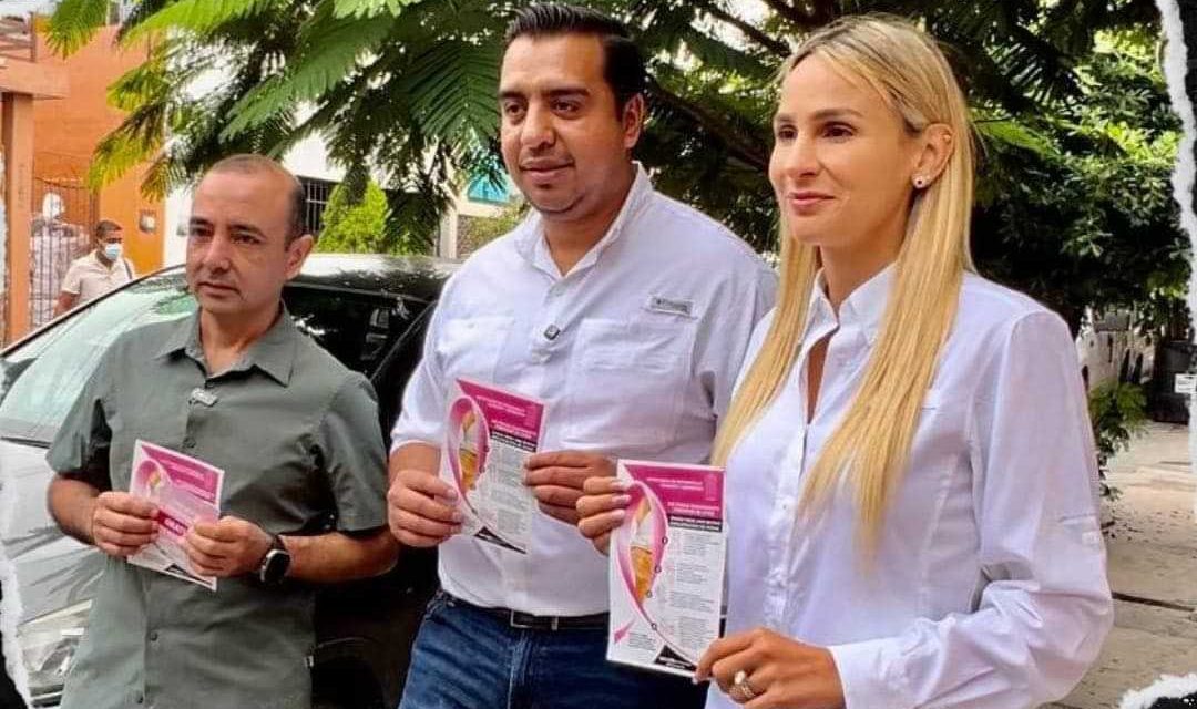 EL ALCALDE JESÚS NAVA Y PAOLA GARCÍA PRESIDENTA DEL DIF ENTREGAN PASES PARA MASTOGRAFÍAS GRATUITAS EN SANTA CATARINA 