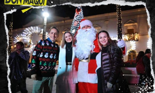AILE TÁMEZ CELEBRA EL ESPÍRITU NAVIDEÑO CON EL ENCENDIDO DEL PINO EN ALLENDE  