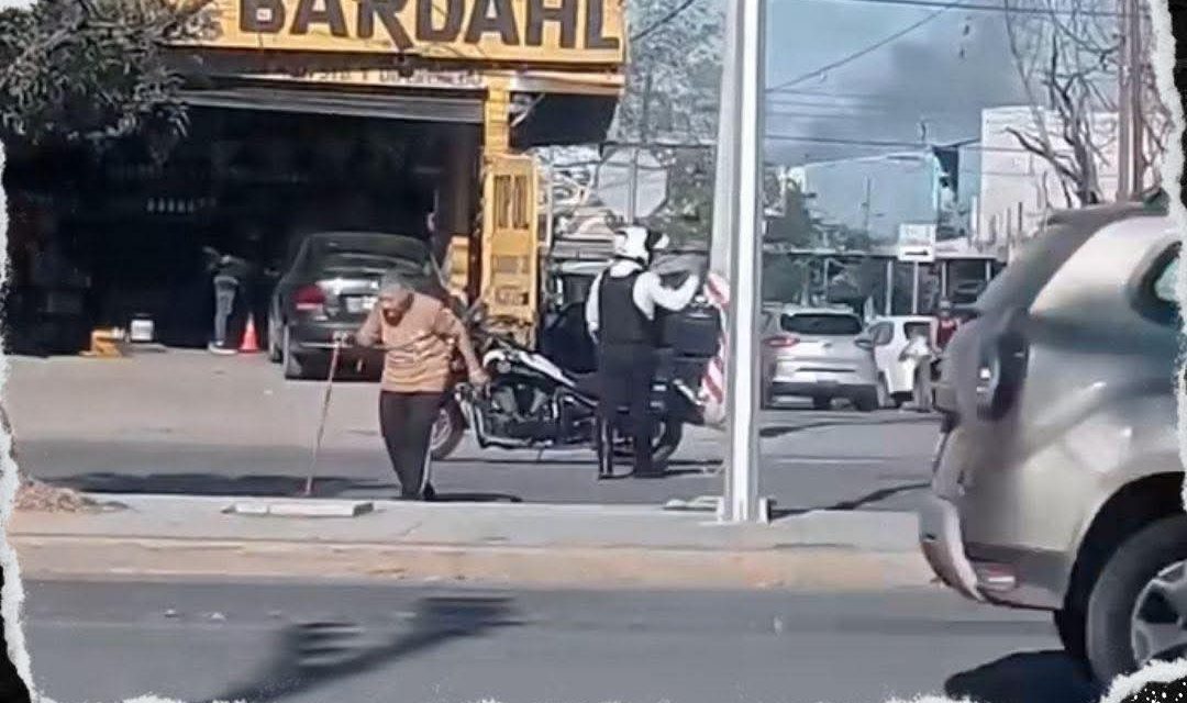 AUTORIDADES SALEN AL RESCATE DE DOS ADULTOS MAYORES A LA DERIVA EN GUADALUPE