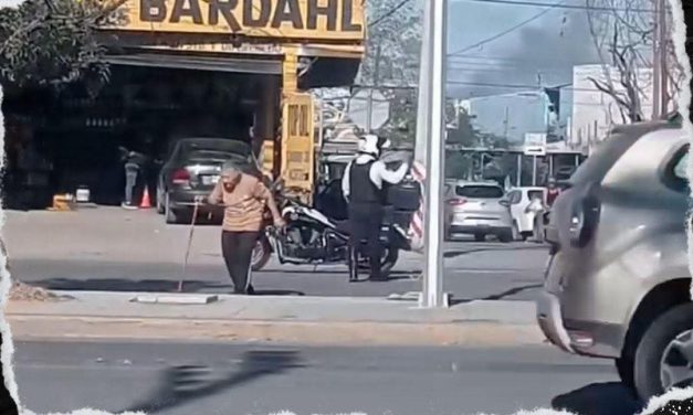 AUTORIDADES SALEN AL RESCATE DE DOS ADULTOS MAYORES A LA DERIVA EN GUADALUPE