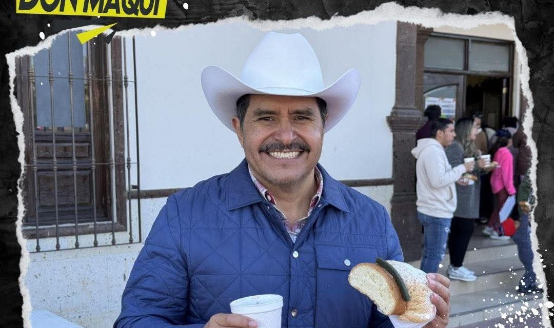 JUAN ESPINOZA EGUÍA SE VISTE DE REY MAGO PARA PARTIR LA TRADICIONAL ROSCA EN HUALAHUISES