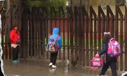 “BAJAS TEMPERATURAS DIVIDEN OPINIONES SOBRE ASISTENCIA ESCOLAR EN NUEVO LEÓN”