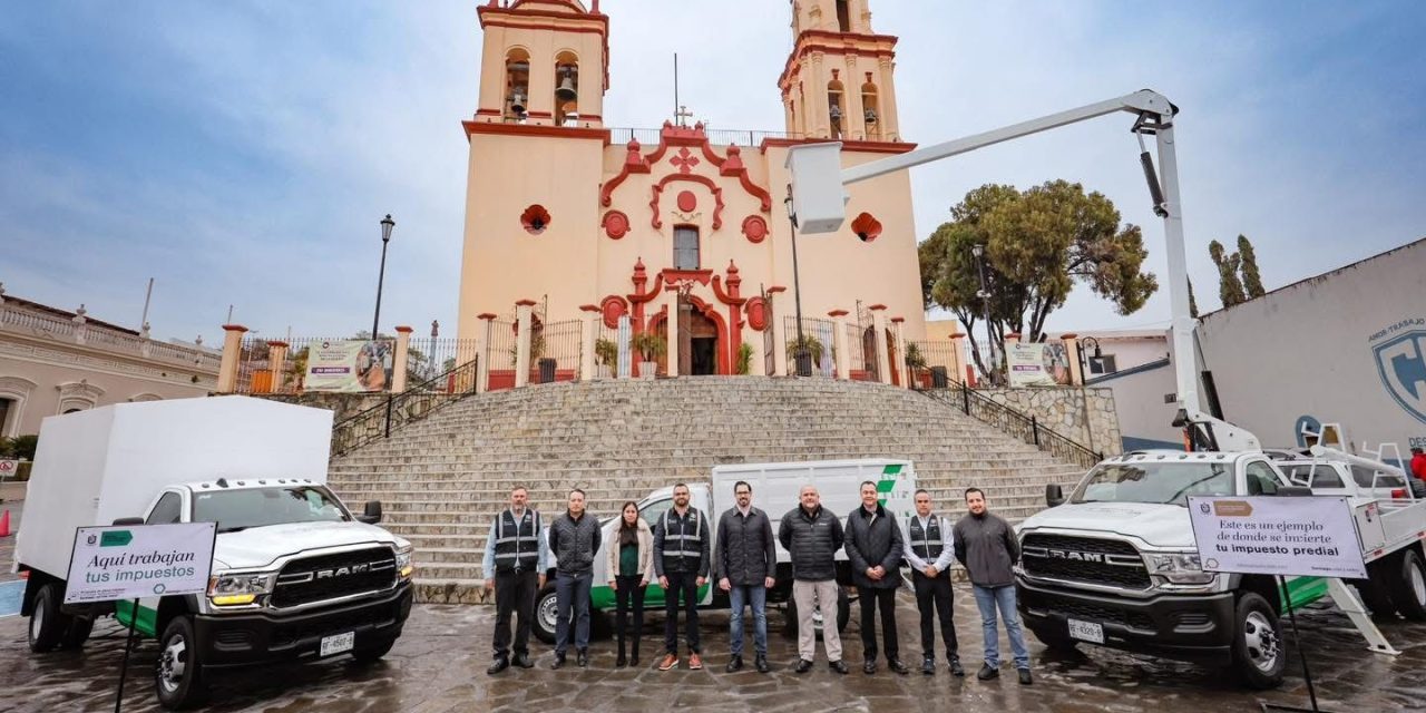 DAVID DE LA PEÑA RENUEVA PARQUES VEHICULAR DE SERVICIOS PÚBLICOS EN SANTIAGO