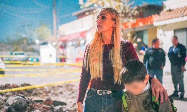PAOLA GARCÍA,  PRESIDENTA DEL DIF DE SANTA CATARINA BRINDA APOYO A FAMILIA AFECTADA POR SOCAVÓN