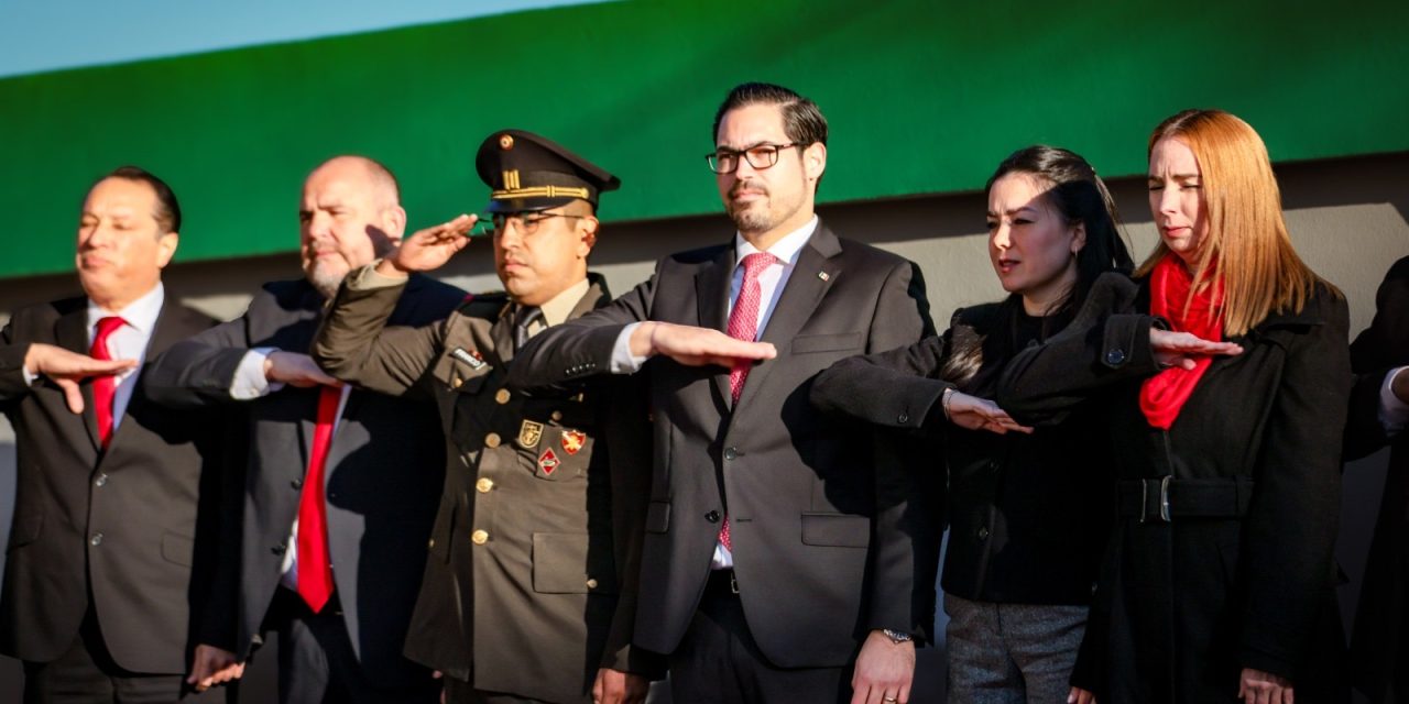 DAVID DE LA PEÑA MARROQUÍN ENCABEZA CEREMONIA POR EL DÍA DE LA BANDERA EN SANTIAGO