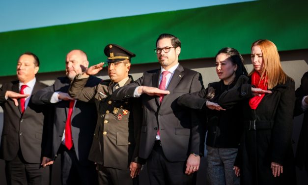 DAVID DE LA PEÑA MARROQUÍN ENCABEZA CEREMONIA POR EL DÍA DE LA BANDERA EN SANTIAGO