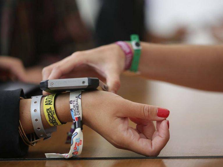 PROFECO ANUNCIA FIN DE LAS PULSERAS “CASHLESS”, OCESA LO NIEGA