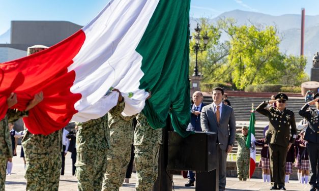 SAMUEL GARCÍA RESALTA EL TRABAJO COORDINADO ENTRE LOS TRES NIVELES EN CEREMONIA DEL DÍA DE LA BANDERA