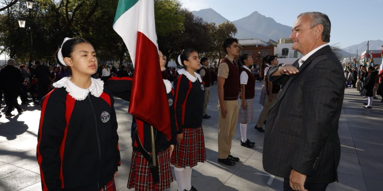 HÉCTOR GARCÍA CELEBRA EL DÍA DE LA BANDERA CON LA PARTICIPACIÓN DE ESCOLTAS DE ESCUELAS DE GUADALUPE