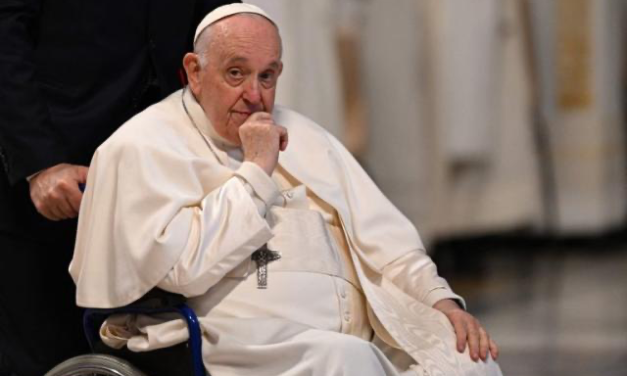 PAPA FRANCISCO EN ESTADO CRÍTICO: MÉDICOS ALERTAN SOBRE SU DELICADA SALUD