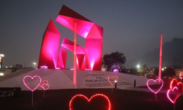 EL GOBIERNO DE SANTA CATARINA DECORA EL MUNICIPIO DE ACUERDO AL 14 DE FEBRERO