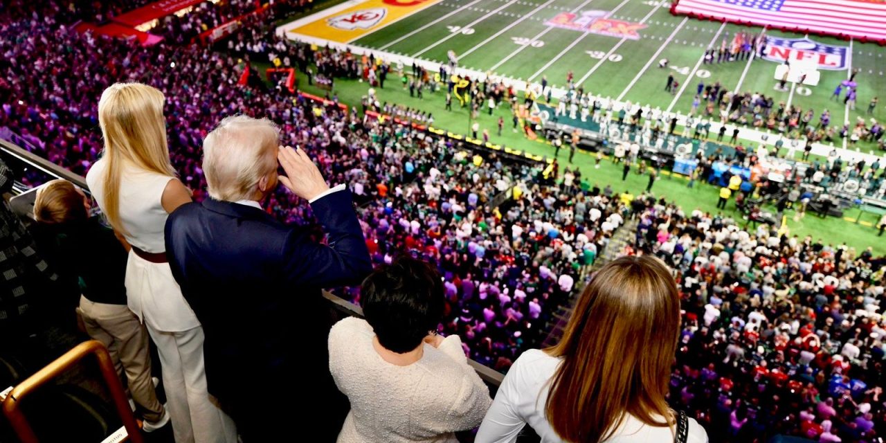 DONALD TRUMP ES ABUCHEADO EN SUPER BOWL