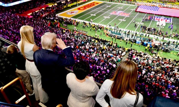 DONALD TRUMP ES ABUCHEADO EN SUPER BOWL
