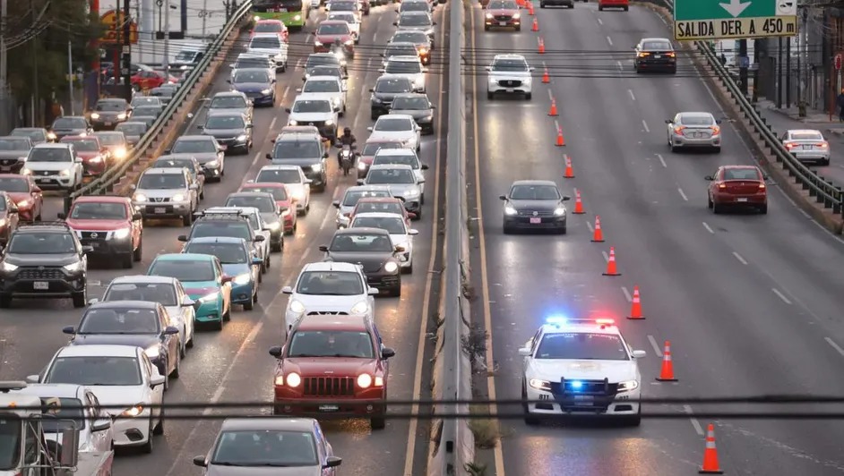 ADRIÁN DE LA GARZA IMPLEMENTA CARRIL DE CONTRAFLUJO EN AVENIDA GONZALITOS EN MONTERREY