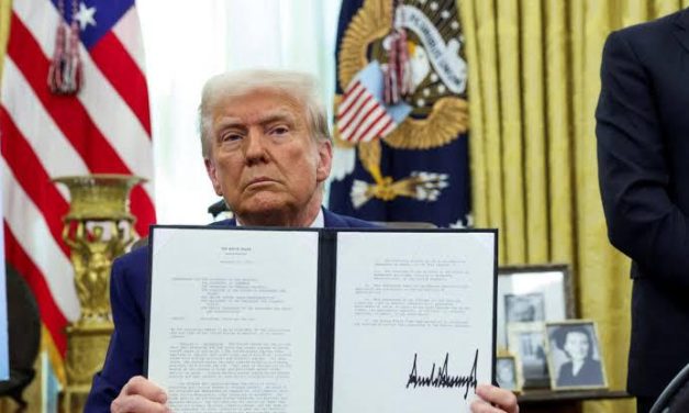 DONALD TRUMP CONFIRMA ARANCELES A AUTOMÓVILES PARA EL 2 DE ABRIL