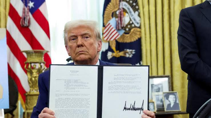 DONALD TRUMP CONFIRMA ARANCELES A AUTOMÓVILES PARA EL 2 DE ABRIL