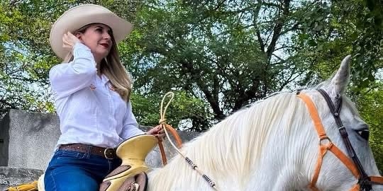 MELISA PEÑA SE UNE A LA TRADICIONAL CABALGATA EN PARÁS, NUEVO LEÓN