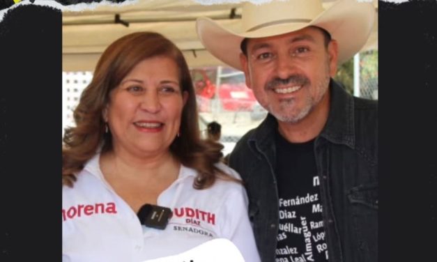FELICITA RAPHAEL MARTÍNEZ, TESORERO DE LINARES Y ASPIRANTE A LA ALCALDÍA DE SANTIAGO A LA SENADORA JUDITH DÍAZ POR MOTIVO DE SU CUMPLEAÑOS