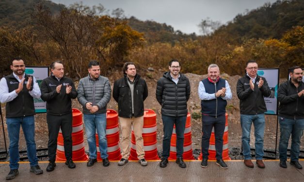 DAVID DE LA PEÑA MARROQUÍN ENTREGA OBRAS DE RECONSTRUCCIÓN EN EL BARRIAL