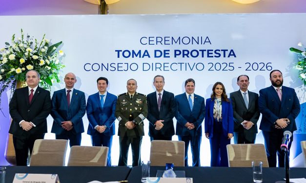 SAMUEL GARCÍA REFRENDA COMPROMISO CON EL SECTOR EMPRESARIAL EN TOMA DE PROTESTA DE CANACO