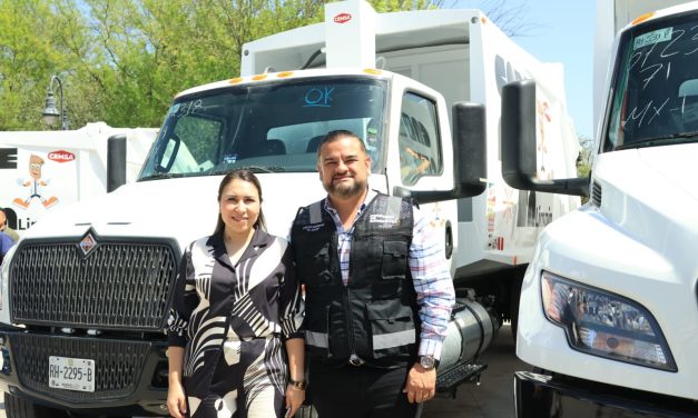CARLOS RODRÍGUEZ “EL CUATE” ENTREGA NUEVOS CAMIONES DE BASURA EN CADEREYTA