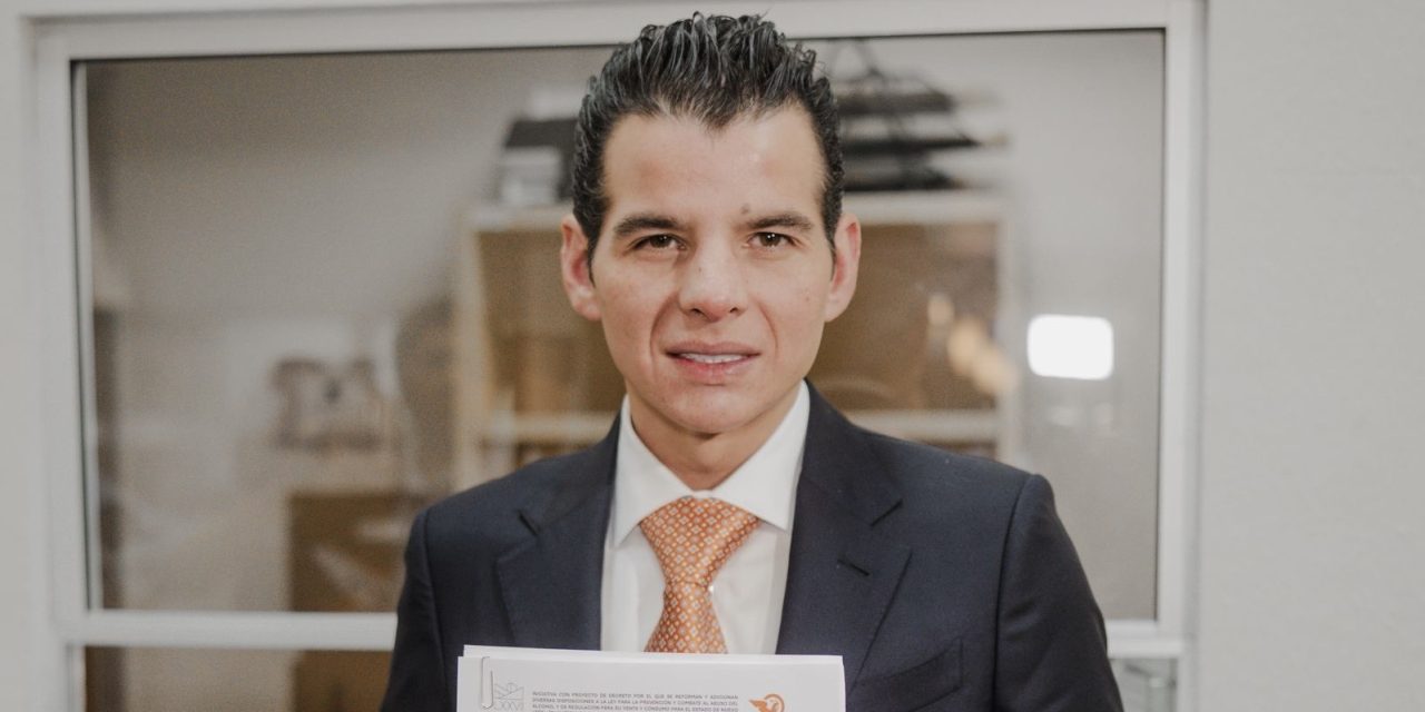 MIGUEL ÁNGEL FLORES PRESENTA INICIATIVA PARA ERRADICAR LA DISCRIMINACIÓN EN BARES Y ANTROS DE NUEVO LEÓN