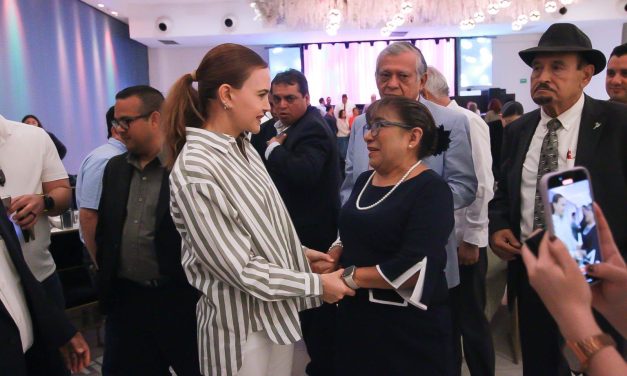 CLARA LUZ FLORES ORIENTA A LÍDERES RELIGIOSOS DE NUEVO LEÓN SOBRE TRÁMITES ADMINISTRATIVOS