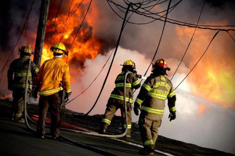 SAMUEL GARCÍA SUPERVISA INCENDIOS EN NUEVO LEÓN; MÁS DE 170 SINIESTROS Y EVACUACIONES MASIVAS