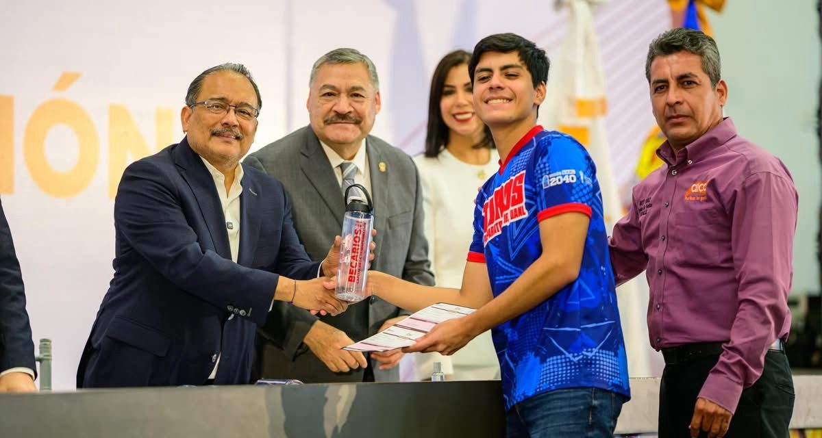 ANDRÉS MIJES IMPULSA EL FUTURO CON BECAS PARA ESTUDIANTES DE PREPARATORIA DE LA UANL