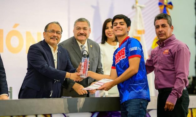 ANDRÉS MIJES IMPULSA EL FUTURO CON BECAS PARA ESTUDIANTES DE PREPARATORIA DE LA UANL