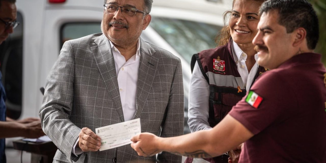 ANDRÉS MIJES RECONOCE A HÉROES QUE PROTEGIERON A ESCOBEDO DURANTE LAS CONDICIONES CLIMÁTICAS ADVERSAS