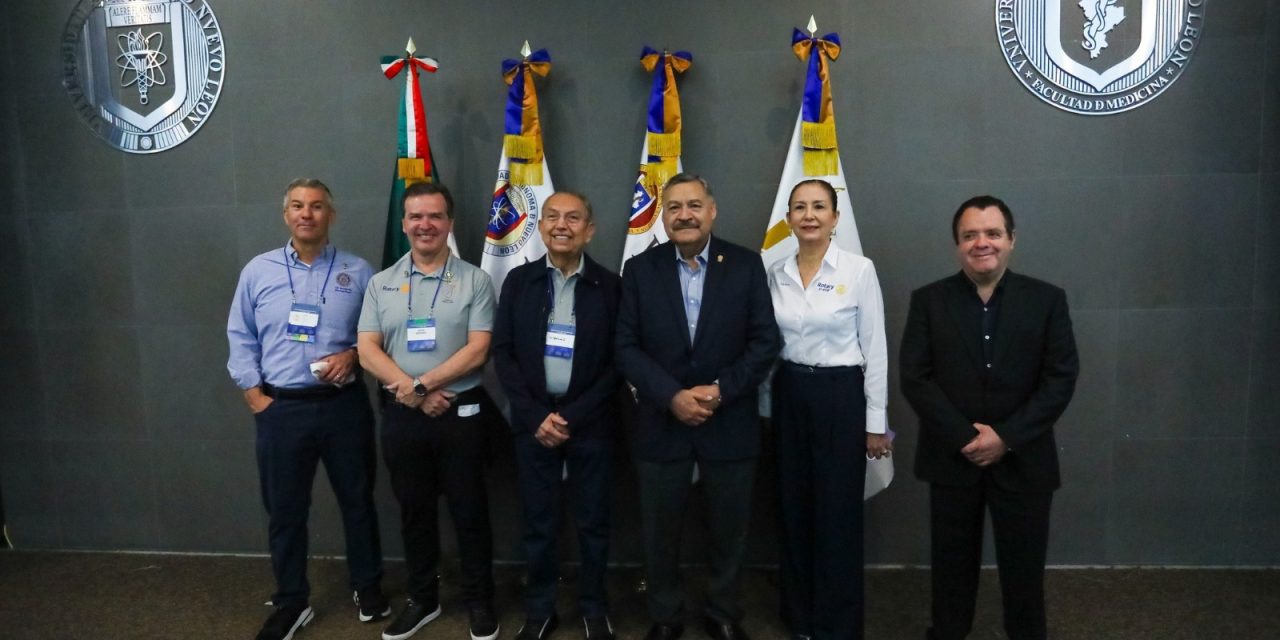 SANTOS GUZMÁN LÓPEZ PARTICIPA EN LA ENTREGA ANUAL DE SILLAS DE RUEDAS DE LA ORGANIZACIÓN INTERNACIONAL ROTARY