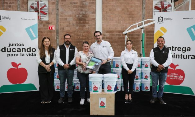 DAVID DE LA PEÑA APOYA A ESCUELAS PÚBLICAS CON PINTURA PARA SU MANTENIMIENTO