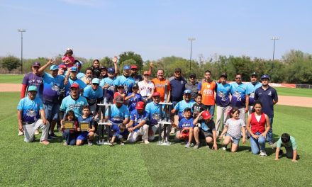DAVID SÁNCHEZ FELICITA A CAMPEONES DEL TORNEO DE BÉISBOL DE GENERAL TERÁN