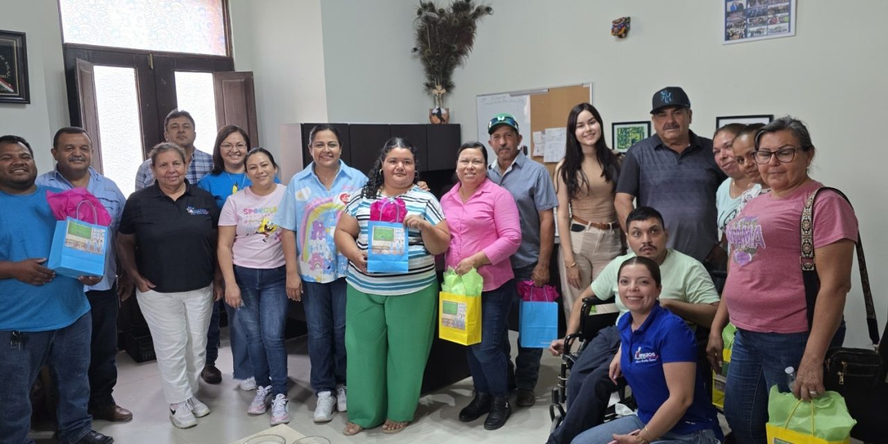 ADRIANA MARTÍNEZ RECONOCE LA LABOR DE LOS INTENDENTES DE LAMPAZOS EN SU DÍA