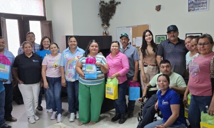 ADRIANA MARTÍNEZ RECONOCE LA LABOR DE LOS INTENDENTES DE LAMPAZOS EN SU DÍA
