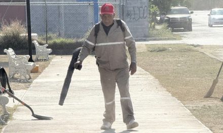 GERARDO GUZMÁN RECONOCE EL TRABAJO INCANSABLE DEL EQUIPO DE SERVICIOS PÚBLICOS EN LINARES