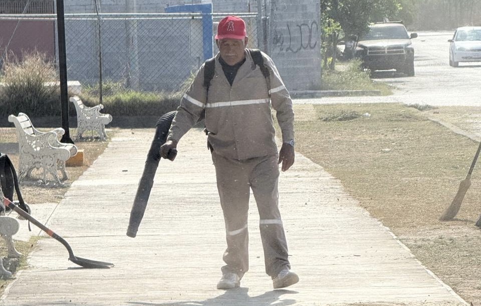 GERARDO GUZMÁN RECONOCE EL TRABAJO INCANSABLE DEL EQUIPO DE SERVICIOS PÚBLICOS EN LINARES