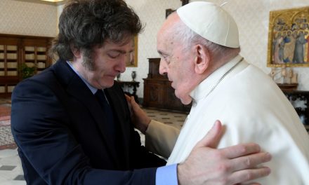 JAVIER MILEI DECRETA DUELO NACIONAL Y VIAJARÁ A ROMA POR LA MUERTE DEL PAPA FRANCISCO