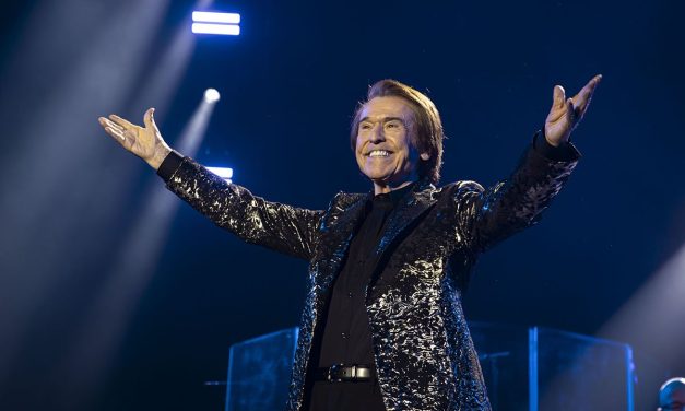 RAPHAEL ANUNCIA SU REGRESO TRAS SUPERAR UN LINFOMA CEREBRAL