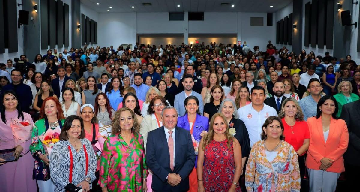 HÉCTOR GARCÍA RECONOCE A MUJERES CON LA PRESEA MARÍA ELENA CHAPA HERNÁNDEZ EN GUADALUPE