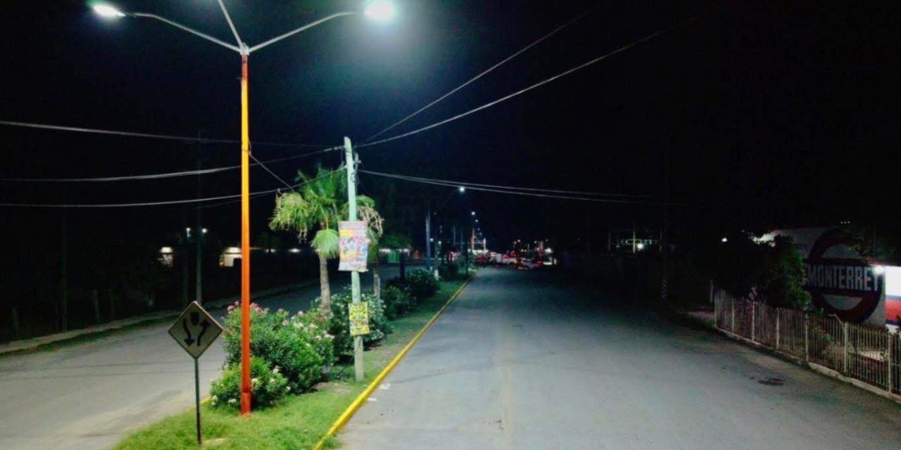 BALTAZAR MARTÍNEZ MONTEMAYOR INSTALA LUMINARIAS EN BOULEVARD PADRE MIER