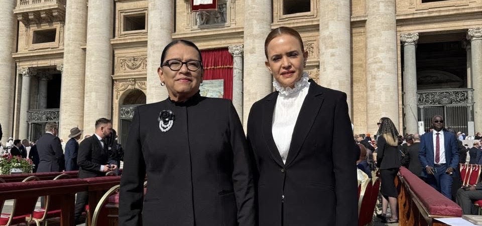 CLARA LUZ FLORES ASISTE A ENTRONIZACIÓN DEL PAPA LEÓN XIV COMO REPRESENTANTE DE GOBERNACIÓN
