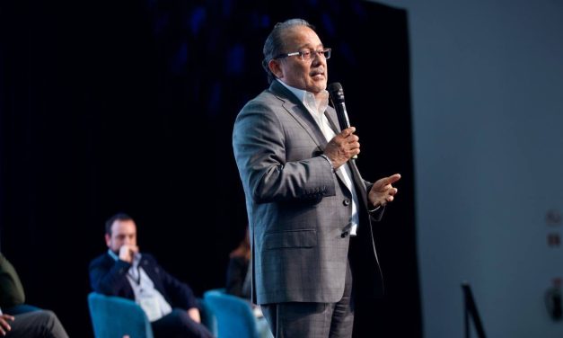 ANDRÉS MIJES COMPARTE EN FORO NACIONAL LA ESTRATEGIA DIGITAL DE ESCOBEDO PARA UN CRECIMIENTO EQUITATIVO