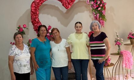 AILE TAMEZ CELEBRA A LAS MADRES EN CADEREYTA