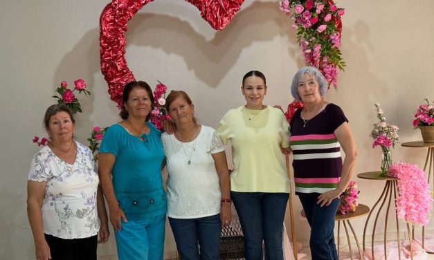AILE TAMEZ CELEBRA A LAS MADRES EN CADEREYTA
