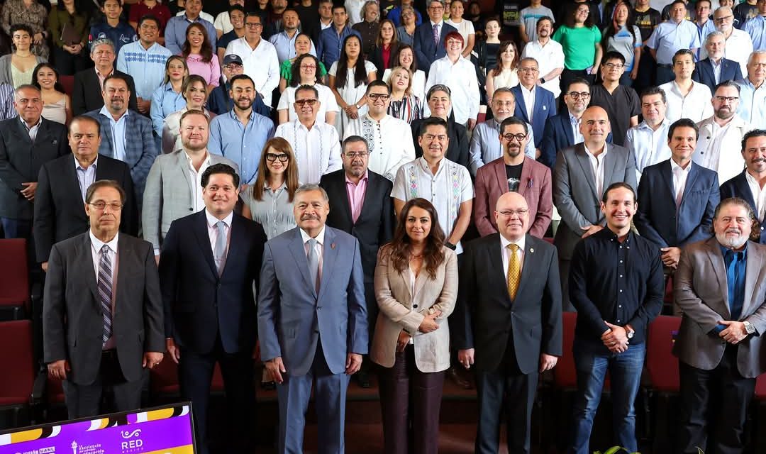 SANTOS GUZMÁN DESTACA PAPEL DE LOS MEDIOS PÚBLICOS EN LA EDUCACIÓN