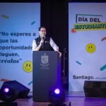DAVID DE LA PEÑA ENCABEZA FESTEJO POR EL DÍA DEL ESTUDIANTE EN SANTIAGO