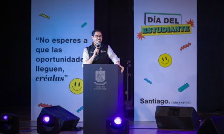 DAVID DE LA PEÑA ENCABEZA FESTEJO POR EL DÍA DEL ESTUDIANTE EN SANTIAGO